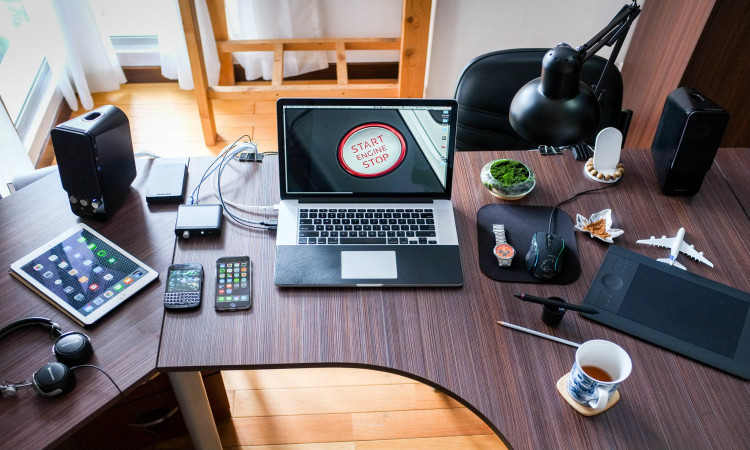 Top 10 Laptop Accessories that you should be havingt Love Story with Classmate