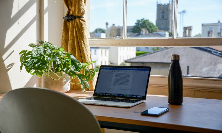 6 Easy Hacks for Staying Healthy and Fit While Working a Desk Job at Home 