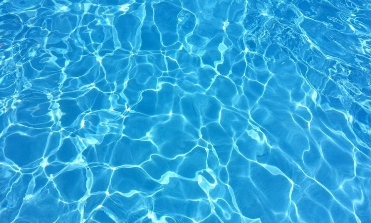 10 Common Swimming Pool Myths