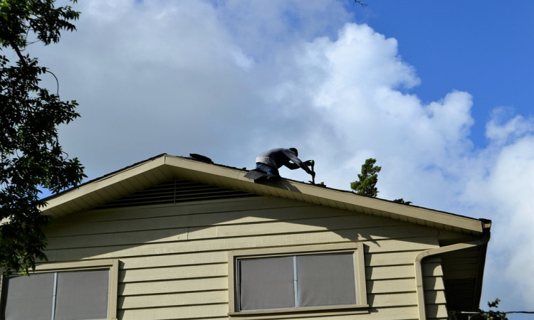 Top 5 reasons why your roof is leaking and how to fix it