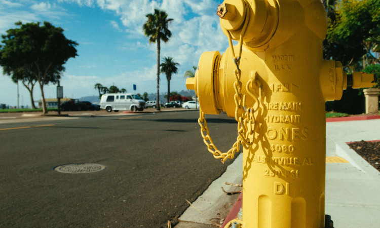 How to use a fire hydrant