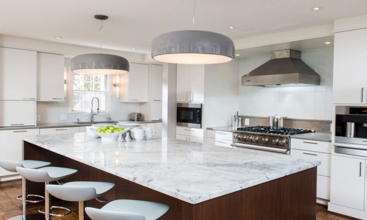 Living with white marble countertops: professionals and its pros & cons.