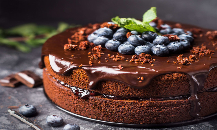 How to enjoy and celebrate with Surat cake?